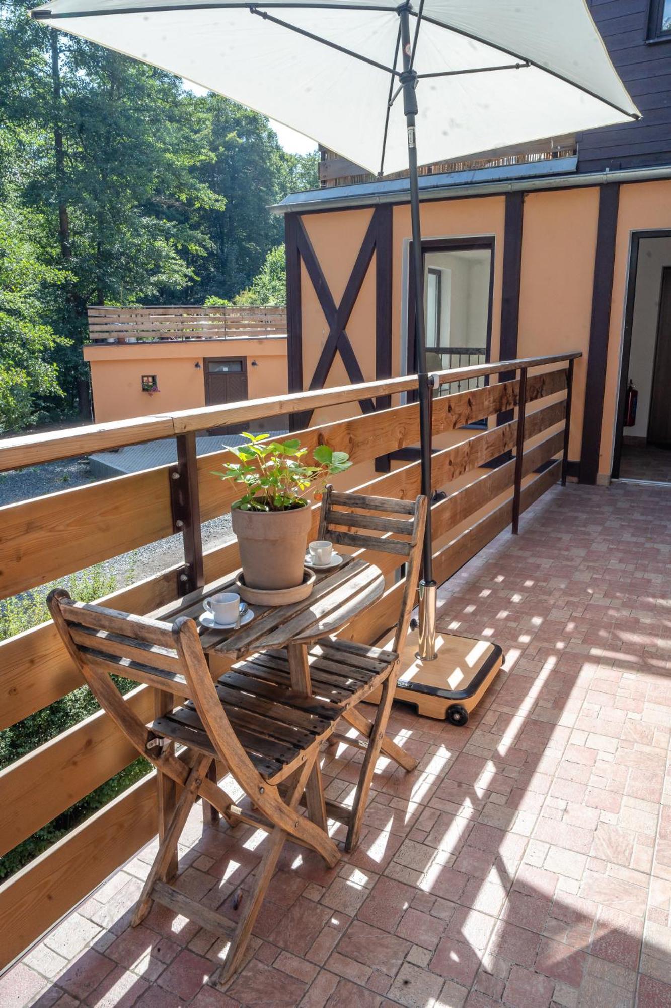 Apartman Spaleny Mlyn Lisnice Екстер'єр фото